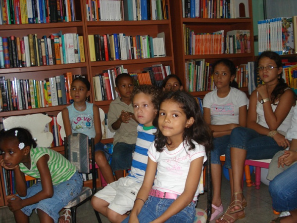 Cine en la biblioteca en la Biblioteca Pública de Limón
